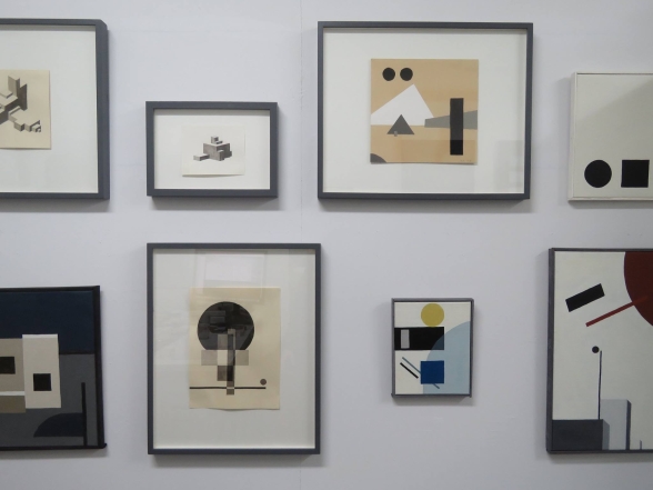 Urval ur serien "Konstnär okänd" i galleriets showroom januari - februari 2018. Foto: J Watteus Urval ur serien "Konstnär okänd" i galleriets showroom januari - februari 2018. Foto: J Watteus