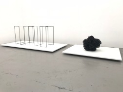 Helén Svensson. In ut i och 16 287 punkter. Skulpturer. 2018. Helén Svensson. In ut i och 16 287 punkter. Skulpturer. 2018.