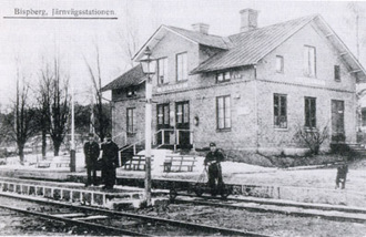 Bispbergs stationshus byggdes till invigningen 1880. Den förste stinsen hette A Kallin.