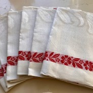 Sex Nya vackra linnehanddukar i rött och vitt..