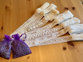 Fina handvirkade spetsar - Över 15 meter handvirkad spets