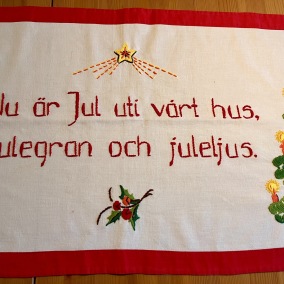En fin handbroderad julbonad - En fint broderad julbonad