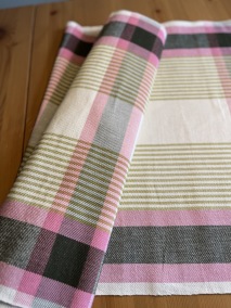 Ett oanvänt tyg 4,2 m långt och 60 cm brett - Oanvänt tyg 4.22 m långt