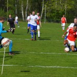Erik Kindberg trycks ner