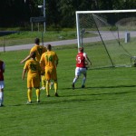 1-3 bollen från aljo sarajlic på väg mot krysset