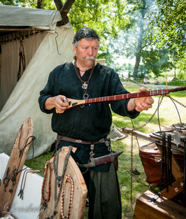 Juli. Vikingafestival, Östa Strand. Foto: Lillan Gustavsson. Juli. Vikingafestival, Östa Strand. Foto: Lillan Gustavsson.