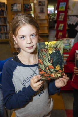 Idun Söderberg är en av många flitiga bokläsare på Stallarholmens bibliotek. Idun Söderberg är en av många flitiga bokläsare på Stallarholmens bibliotek.