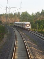 Längst bak i nattåget stod jag och fotade en X2a som körde om oss mellan Uppsala och Gävle, då vi var på väg till Kebnekaise med scouterna, drygt två år senare fick jag själv testa att köra X2000 här.