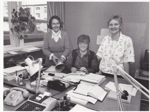 Hallands-Bild Foto: Bo Tornevall. Rut, Hanne och Ulla på HSB-kontoret 1985.