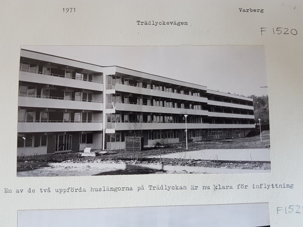Bilden visar hus B Tr.v 62-74 år 1971. Fotot är hämtat från Hallands kulturhistoriska museum. Bilden visar hus B Tr.v 62-74 år 1971. Fotot är hämtat från Hallands kulturhistoriska museum.