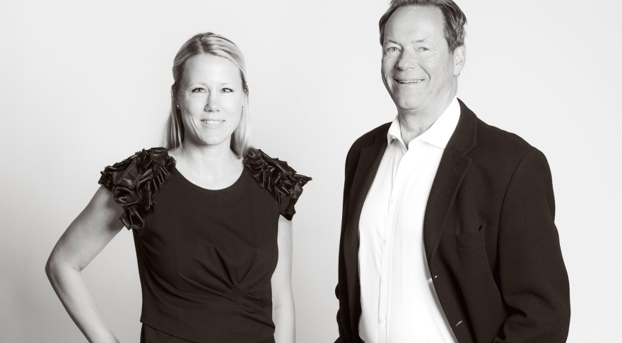 Peter Schmidt är grundare av företaget och Karolina Barnekov har arbetat på byrå praktiskt taget hela livet. Ett erfaret team med andra ord. Tillsammans med art directors, copys, erfarna grafiker och snabba snickare skapas ett kreativt och leveranssäkert företag. Peter Schmidt är grundare av företaget och Karolina Barnekov har arbetat på byrå praktiskt taget hela livet. Ett erfaret team med andra ord. Tillsammans med art directors, copys, erfarna grafiker och snabba snickare skapas ett kreativt och leveranssäkert företag.