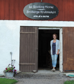 Söker konstnär & konsthantverk i Halland? Välkommen att kontakta keramiker Annica, Brobergs Krukmakeri i Köinge. Du hittar mig mellan Falkenberg & Ullared i Halland