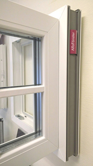 PVC-fönster med dolda gångjärn