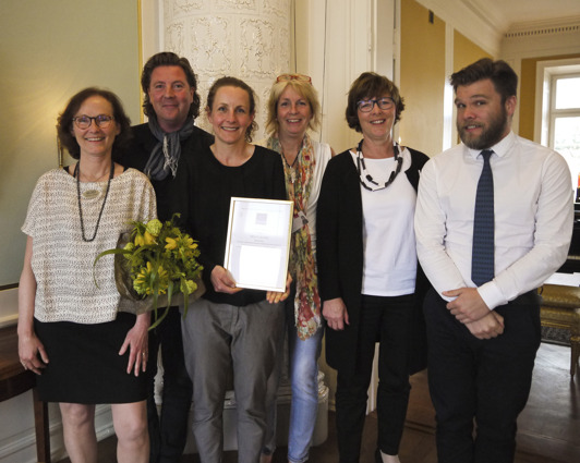 Fr v Catharina Värendh, Almi, Per Bengtsson, Monica Carlsson, Lena Stävmo, Destination Småland, landshövding Kristina Alsér, Olof Björkmarker, Region Kronoberg. Fr v Catharina Värendh, Almi, Per Bengtsson, Monica Carlsson, Lena Stävmo, Destination Småland, landshövding Kristina Alsér, Olof Björkmarker, Region Kronoberg.