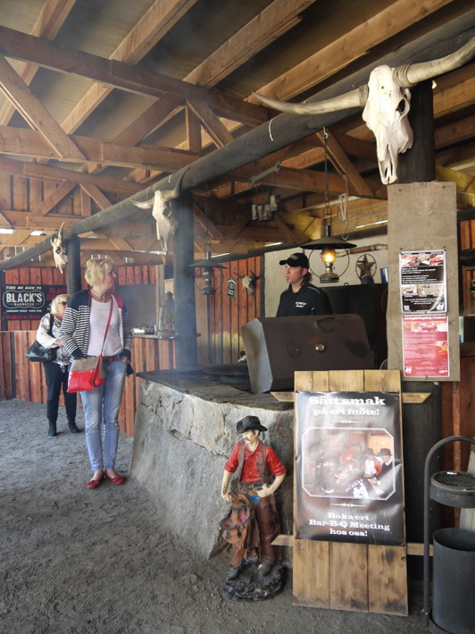 På JA Ranch i Strömsnäsbruk är smokern igång. Härlig mat - stora som små grupper äl välkomna. På JA Ranch i Strömsnäsbruk är smokern igång. Härlig mat - stora som små grupper äl välkomna.