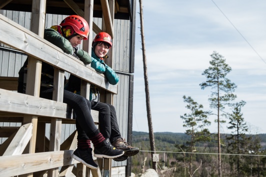 Outdoorgruppen hos Little Rock Lake Zipline - Franziska och Madlen på hög höjd. Outdoorgruppen hos Little Rock Lake Zipline - Franziska och Madlen på hög höjd.