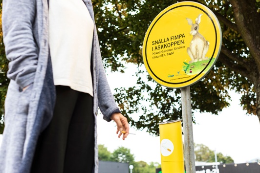 Nicotine rabbit and colorful ashtrays reduce the number of cigarette butts fimpar on the ground with the help of nudging Nicotine rabbit and colorful ashtrays reduce the number of cigarette butts fimpar on the ground with the help of nudging