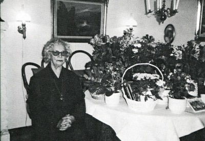 Edith Pettersson på sin 85-årsdag 1997 i Vallehemmet. Bild från Varnhemsbygden 1998