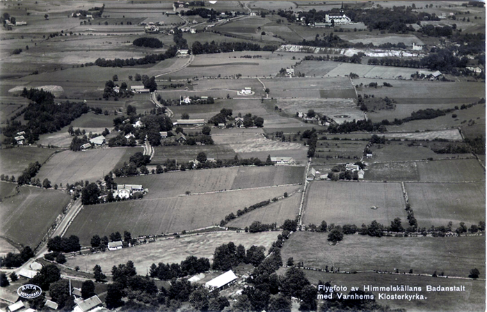 A. 28 (0) Endast digital bild! 1930-tal. Flygfoto från Himmelskällan med ustikt över Varnhem. Insatt av Kent Friman, 2014-02-24.