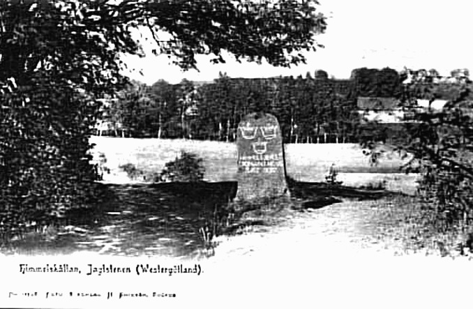 Bild från gammalt vykort. Jaktstenen Himmelskällan - en kronosten för instening av Jaktområdet kronoparken Himmelsberget 1690. Foto H. Eriksén. Västergötlands Museum - bildarkviet/bildnummer: B145048