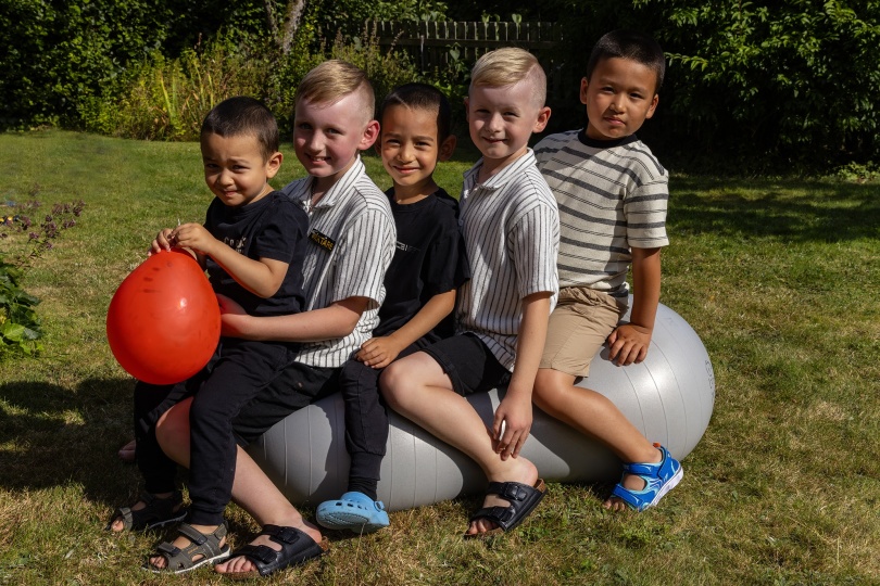 Fem av våra barnbarn; fr v Elior, Melwin, Enix, Elliot och Geryon vid en kusinträff den 9 augusti 2025