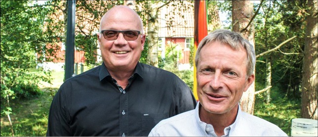 Lyser upp. Stefan Petersson, till vänster, har ihop med kompanjonen Tomas Wernant startat företaget MSL International AB i Laholm, som marknadsför och säljer miljövänliga belysningsstolpar av komposit