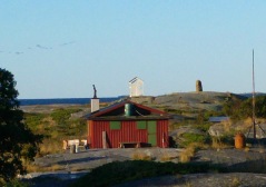 Horsstens vita fyr ligger på öns västra udde. Foto: Yvonne Blombäck