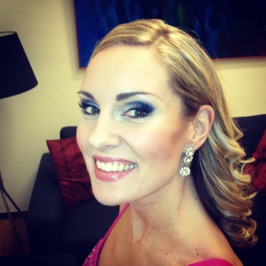 Hannah Holgersson backstage... Hannah Holgersson backstage...