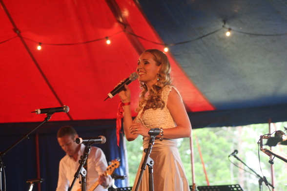 Hannah Holgersson singing at Sång och Spel vid Läckö Slott. Photo: Anna Sixtensson Hannah Holgersson singing at Sång och Spel vid Läckö Slott. Photo: Anna Sixtensson