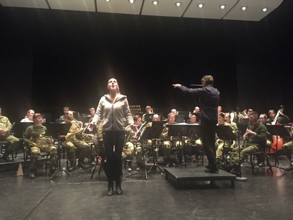 Hannah Holgersson, Forsvarets Musikkorps Nord-Norge and conductor Hannu Koivula rehearsing in Harstad Kulturhus Hannah Holgersson, Forsvarets Musikkorps Nord-Norge and conductor Hannu Koivula rehearsing in Harstad Kulturhus