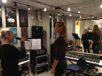 Katarina Henryson and Hannah Holgersson trying some musical parts out! A lot of fun!!=)