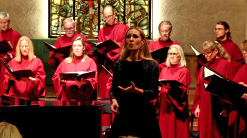 Hannah Holgersson singing Ivar Widéen Requiem with Essinge Kammarkör. Photo: Björn Ehnberg