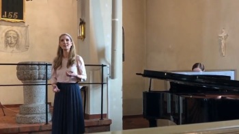 Hannah Holgersson and Gundega Novotny performing music by Gabriel Fauré in Boo kyrka.
