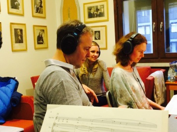 Sakari Oramo and Hannah Holgersson listening to one of the recording takes. Photo: Anders Hillborg