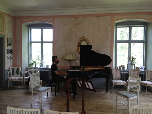 Martin Sturfält rehearsing at Saxå Herrgård