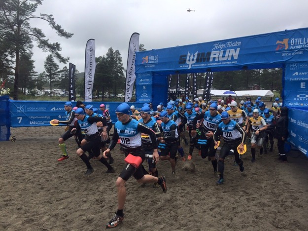 Never löp with the dolme mellan benen…swimrun ABC (jag längst till höger)Foto: https://www.facebook.com/pages/Höga-Kusten-SwimRun Never löp with the dolme mellan benen…swimrun ABC (jag längst till höger)Foto: https://www.facebook.com/pages/Höga-Kusten-SwimRun