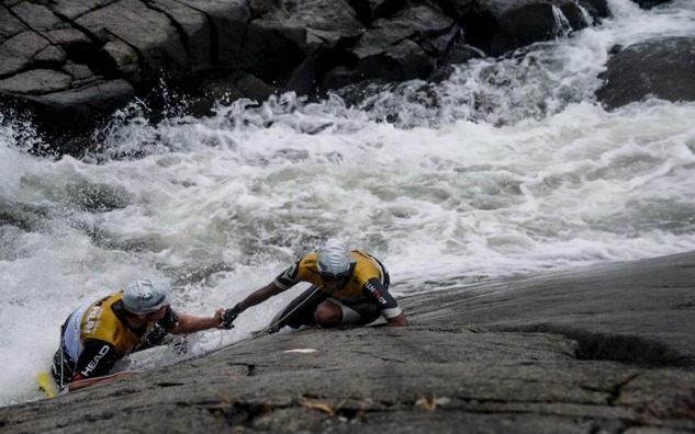 Vi jobbar på bra som ett team och hjälper varandra, allting är jäkligt kul.Foto: https://www.facebook.com/pages/Höga-Kusten-SwimRun Vi jobbar på bra som ett team och hjälper varandra, allting är jäkligt kul.Foto: https://www.facebook.com/pages/Höga-Kusten-SwimRun