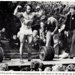 RÖRANDE TIDNINGEN HERCULES 1976-15,Erling Wahlgren visar igen Ulf Morin var skåpet ska stå på ett lastbilsflak i Ystad