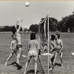 RÖRANDE XTRA MTRL 1975-6,Bengt Sandbergs ryggtavla på BALTIC BEACH mot juggarna