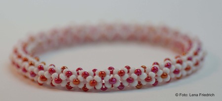 Armband i chenille stitch