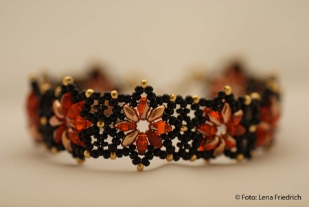 Armband med superduo och seedbeads efter en tutorial av Gianna Zimmerman (Beading4Perfectionists)