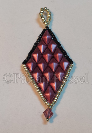 Halshänge i diamond duo, seedbeads och Swarowski bicone i egen design.