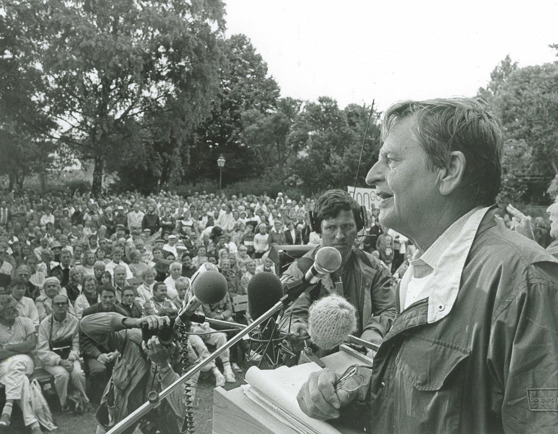 Almedalsveckan började år 1968 när dåvarande utbildningsministern Olof Palme talade från ett lastbilsflak vid kruttornet i Almedalen. Den här bilden är från en annan tillställning. Foto: Hans Hemlin