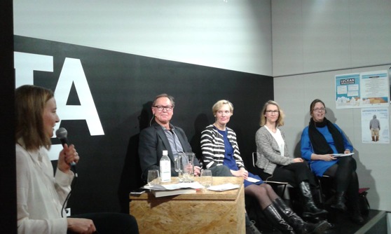 Johanna Vuorelma, Esa Väliverronen, Riikka Suominen, Miia Halme-Tuomisaari ja Emilia Palonen osallistuivat keskusteluun. Kuva: Susanna Lindgren / Politiikasta.fi. Johanna Vuorelma, Esa Väliverronen, Riikka Suominen, Miia Halme-Tuomisaari ja Emilia Palonen osallistuivat keskusteluun. Kuva: Susanna Lindgren / Politiikasta.fi.