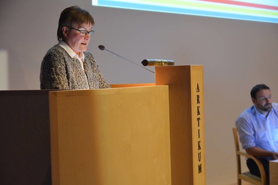 Riitta Leinonen puhui kielitaitojen tärkeydestä Pohjoiskalotilla. Kuva: Agata Mazepus/Arctic Centre. Riitta Leinonen puhui kielitaitojen tärkeydestä Pohjoiskalotilla. Kuva: Agata Mazepus/Arctic Centre.