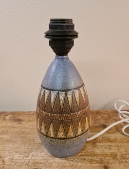 Bordslampa Törngrens, Bonni Rehnqvist. Höjd inkl. lamphållare ca 25 cm. Fint skick. 190 SEK