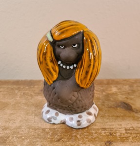 Keramiktroll med orange hår. Tore Borg. Höjd 10 cm. Fint skick. 75 SEK