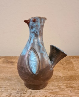Keramikfågel Båtabackens Keramik. Höjd ca 13 cm. Etikettmärkt Ove Rasmussen. Fint skick. 70 SEK