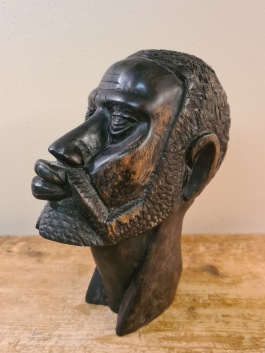 Träskulptur - Afrikansk man. Höjd ca 23 cm. Fint skick. 150 SEK