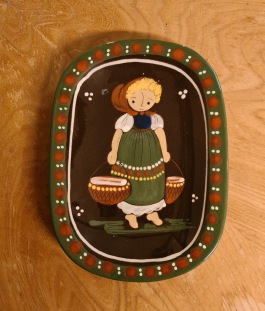 Väggtavla Hugo Kohler, Biel 1980. Höjd 19 cm, bredd 14 cm. Signerad på baksidan. Fint skick. 65 SEK
